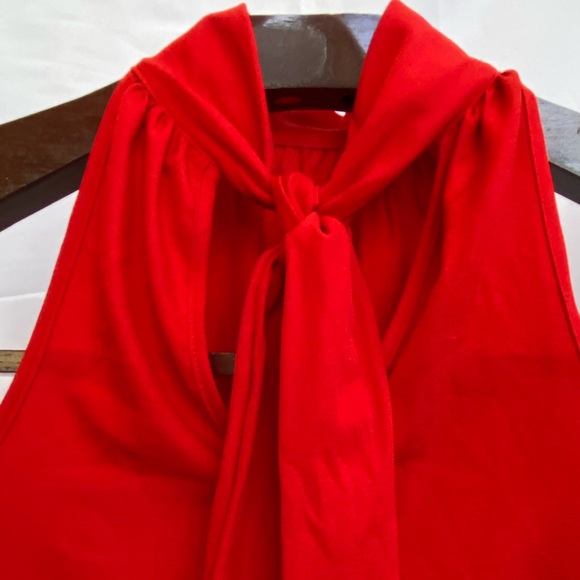 NWT 2Hearts Sleeveless High Neck Top with back Tie Size Small - Picture 2 of 10